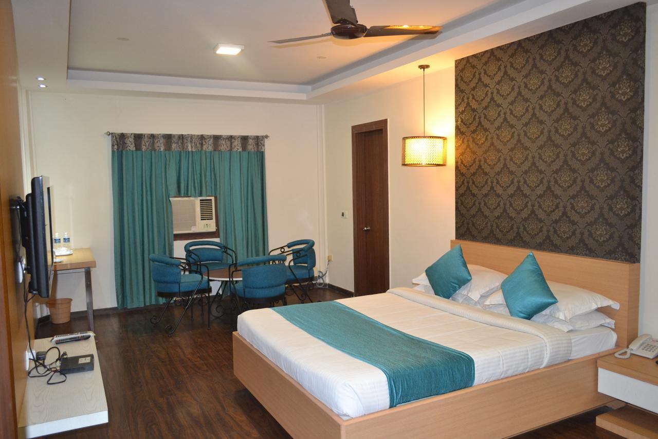 Hotel The Club Bangalore Exterior foto